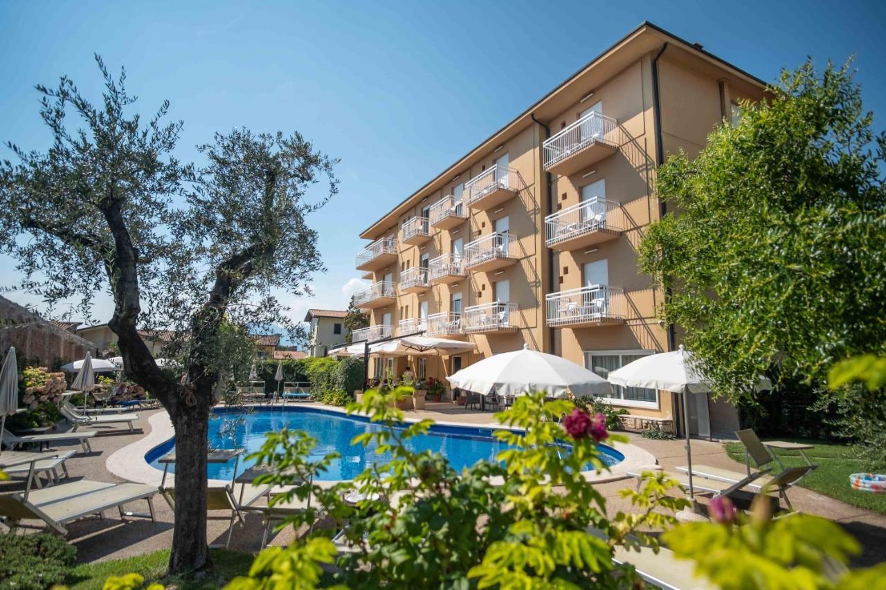 Hotel Romeo Torri Del Benaco Luaran gambar