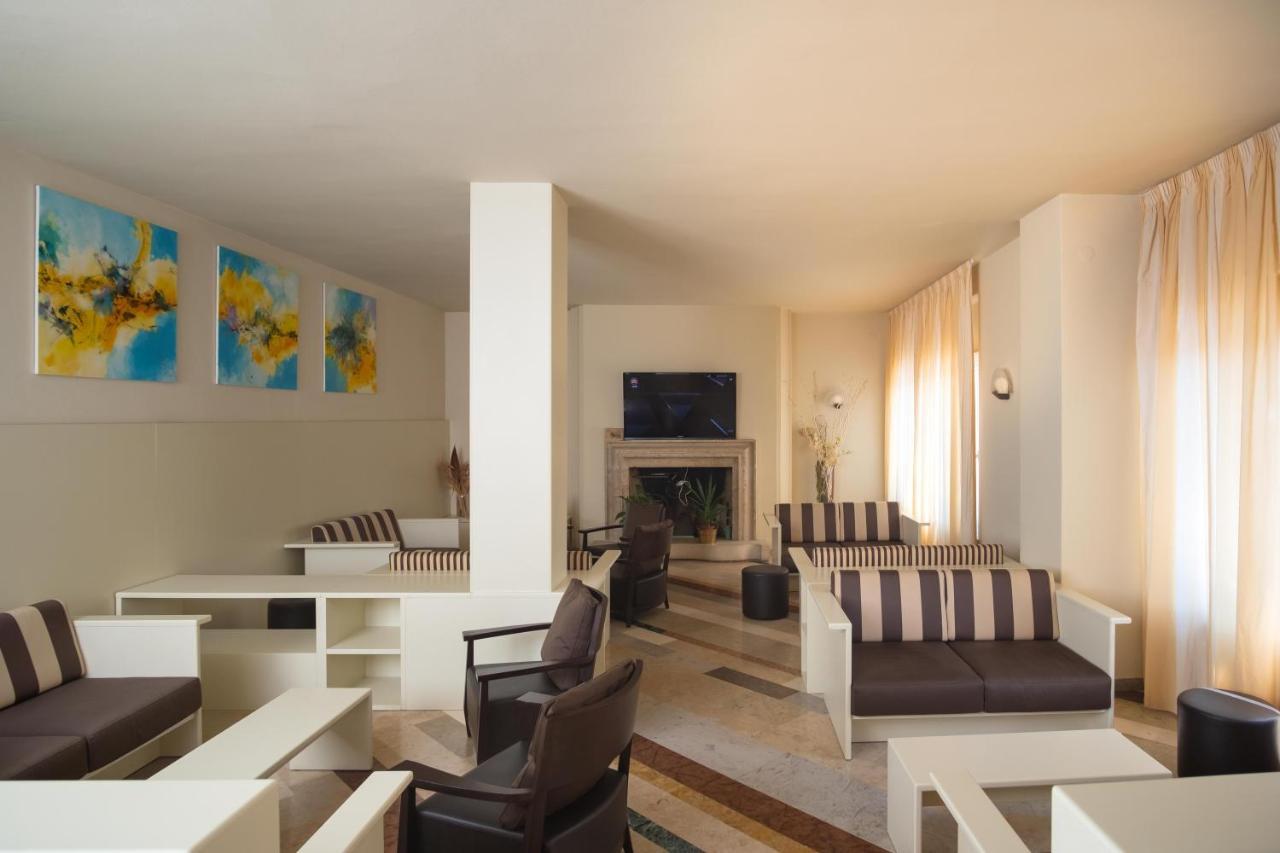 Hotel Romeo Torri Del Benaco Luaran gambar