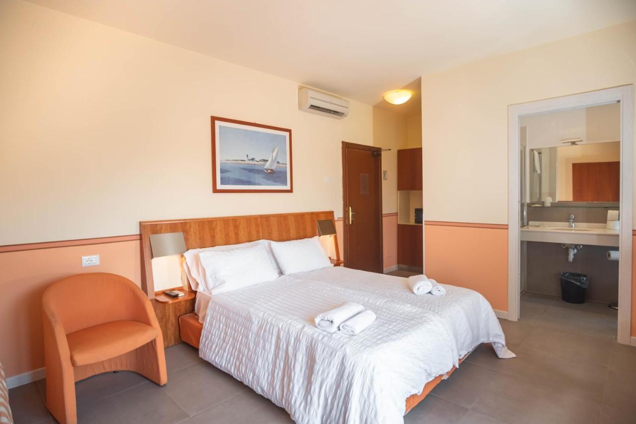 Hotel Romeo Torri Del Benaco Luaran gambar