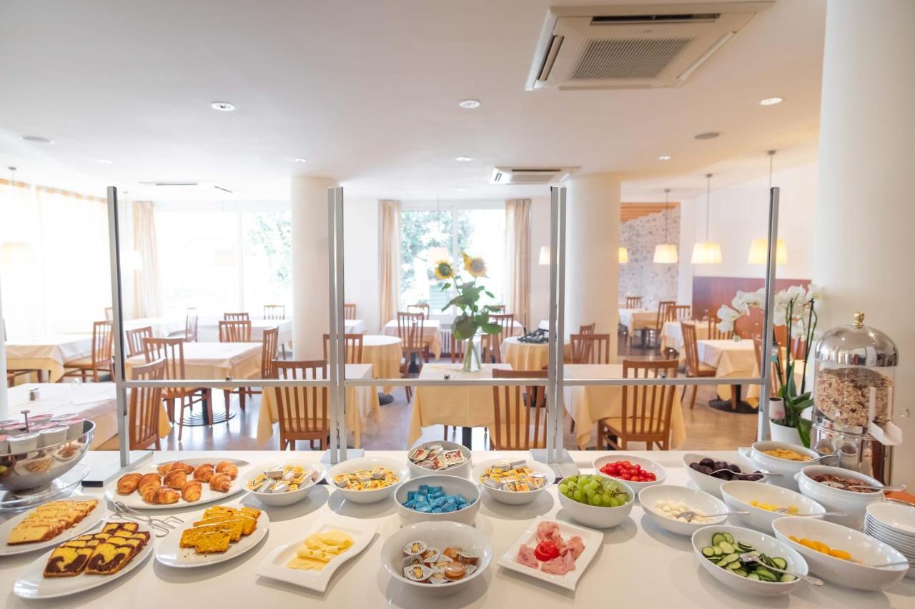 Hotel Romeo Torri Del Benaco Luaran gambar