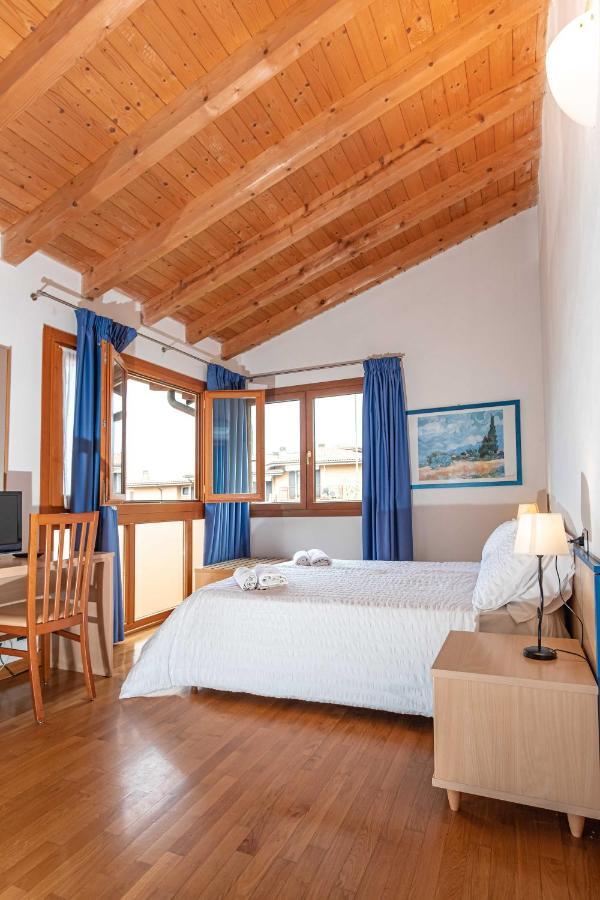 Hotel Romeo Torri Del Benaco Luaran gambar