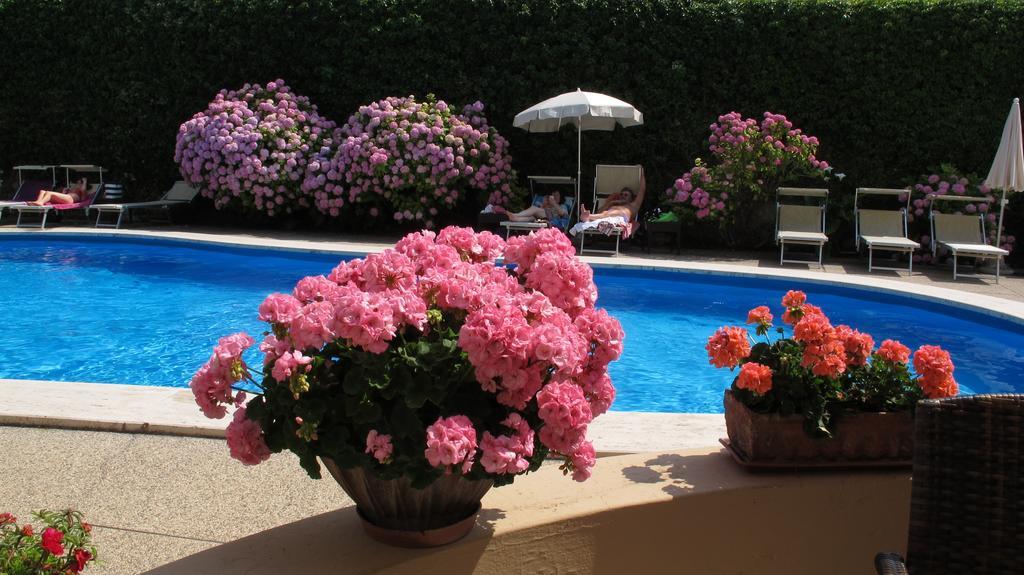 Hotel Romeo Torri Del Benaco Luaran gambar