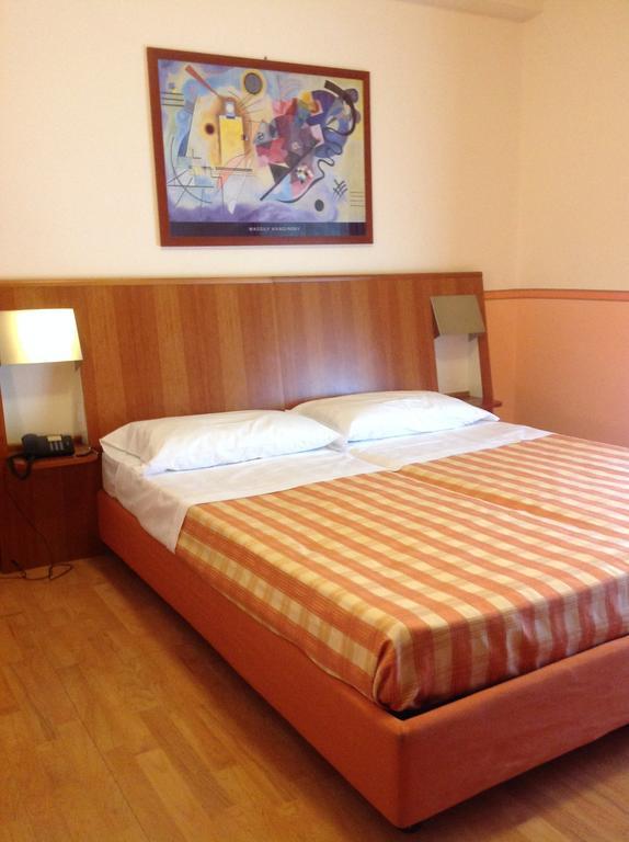 Hotel Romeo Torri Del Benaco Bilik gambar