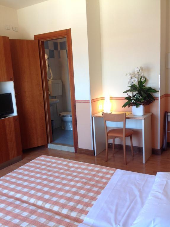 Hotel Romeo Torri Del Benaco Bilik gambar