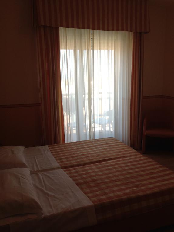 Hotel Romeo Torri Del Benaco Bilik gambar