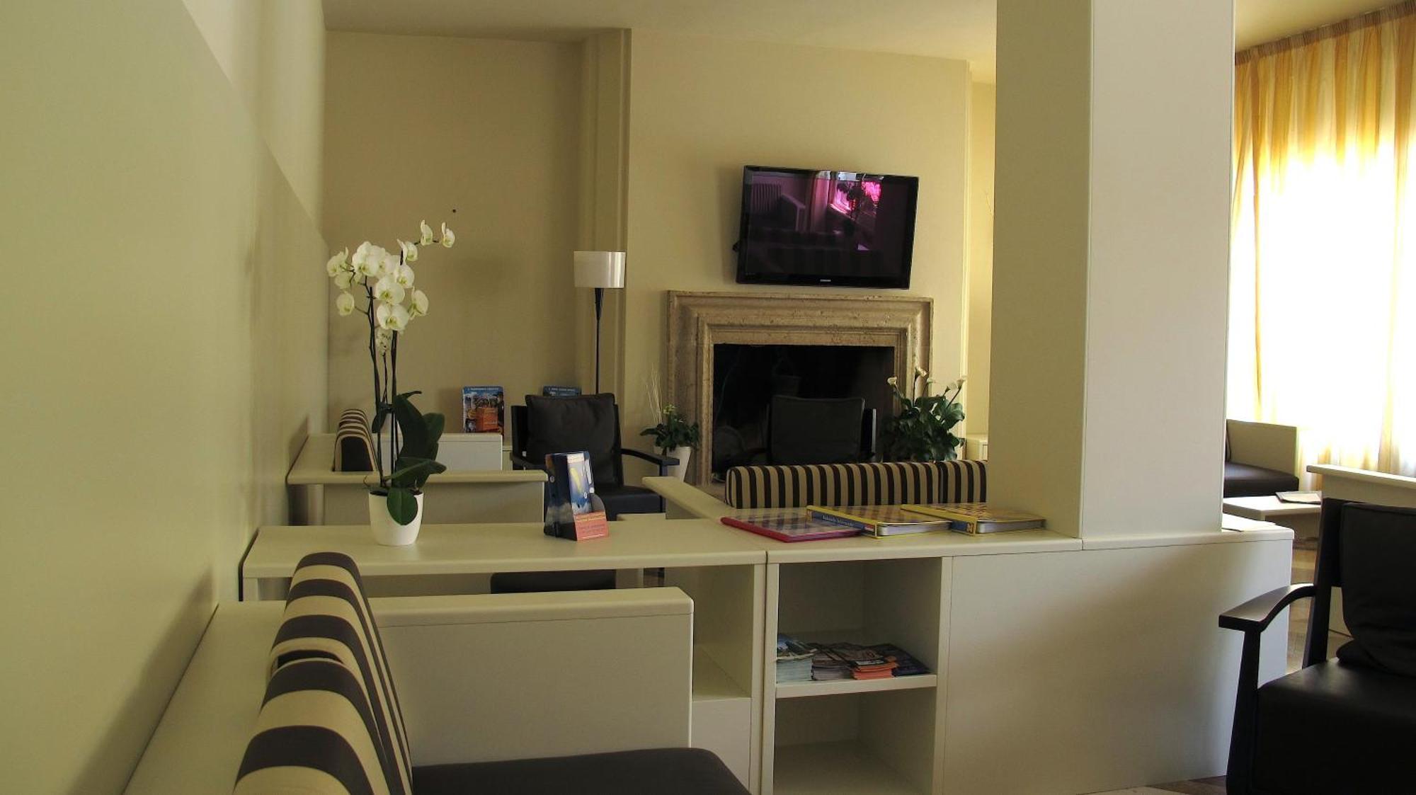 Hotel Romeo Torri Del Benaco Luaran gambar