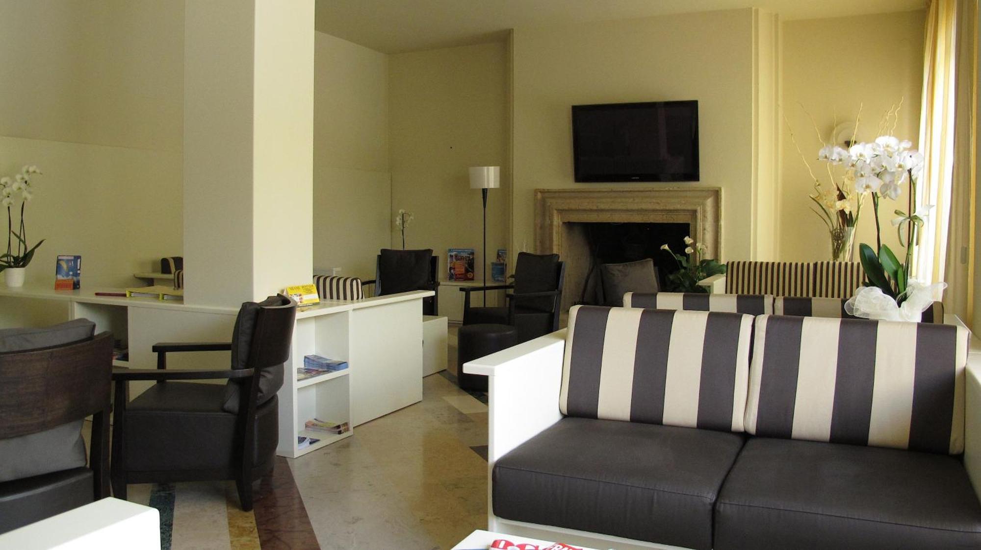 Hotel Romeo Torri Del Benaco Luaran gambar