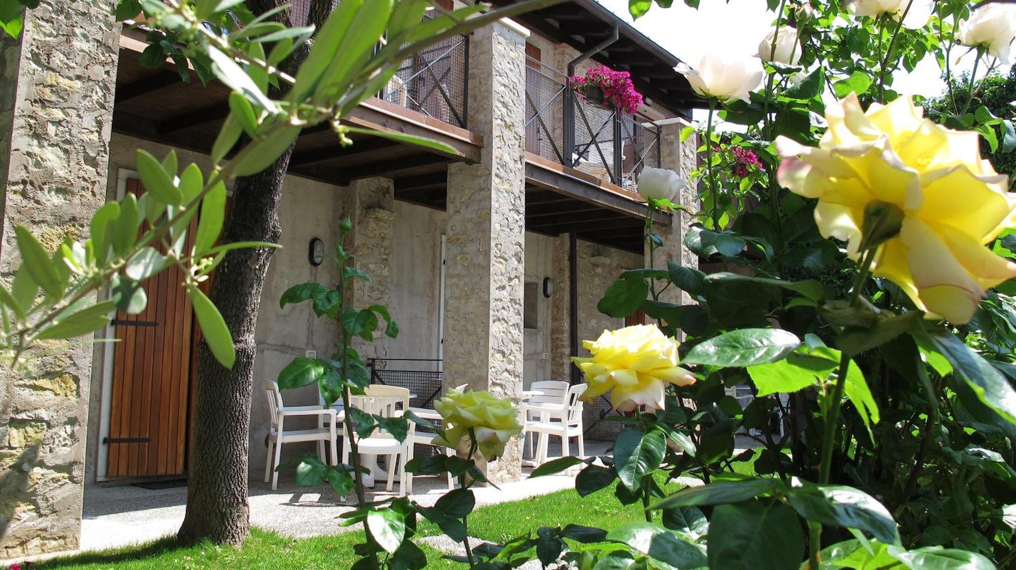 Hotel Romeo Torri Del Benaco Luaran gambar