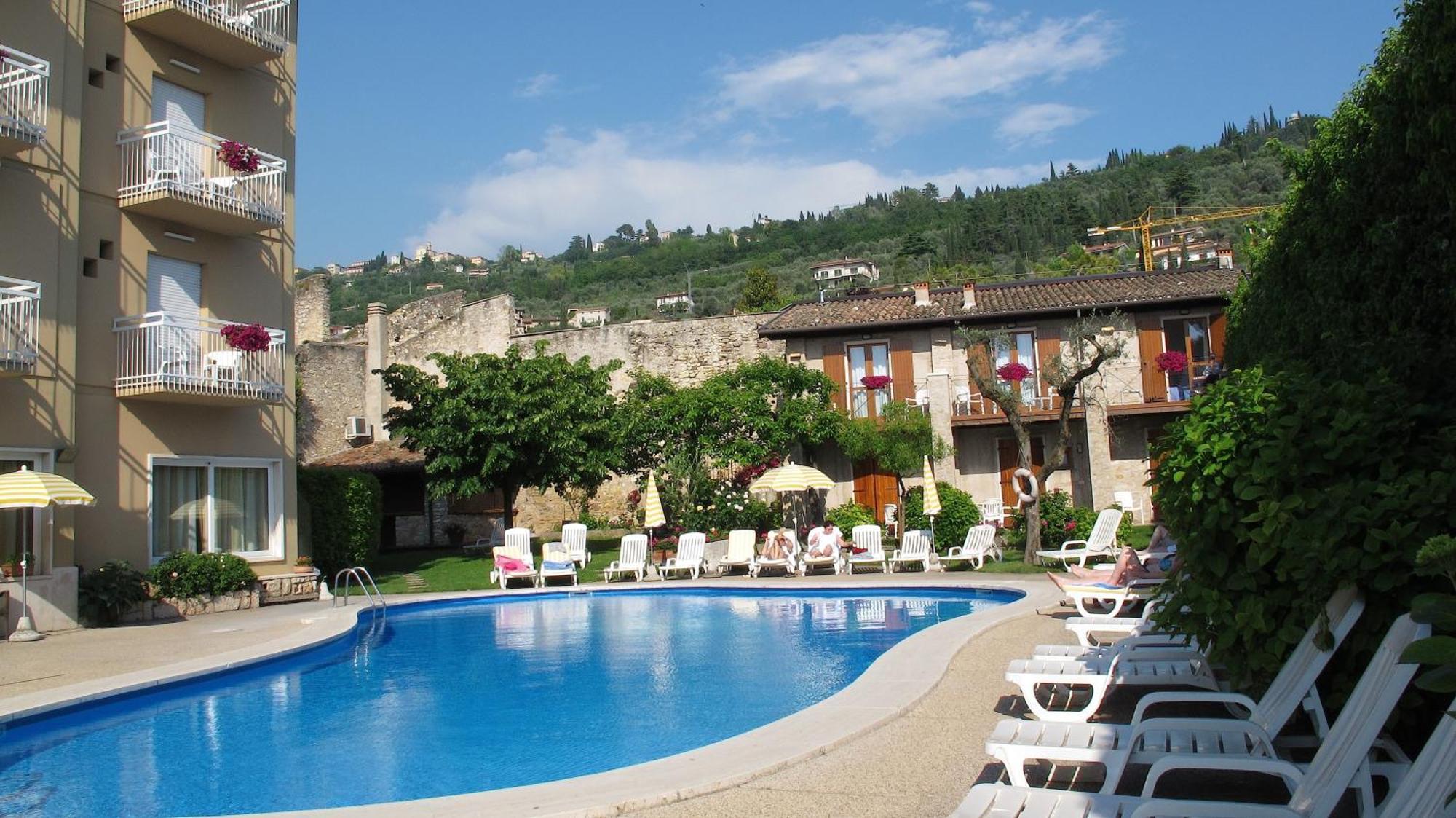 Hotel Romeo Torri Del Benaco Luaran gambar