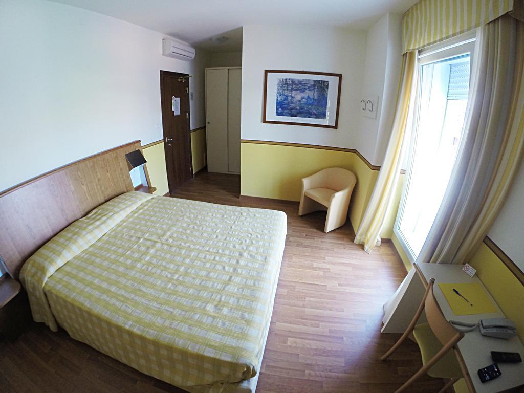 Hotel Romeo Torri Del Benaco Bilik gambar